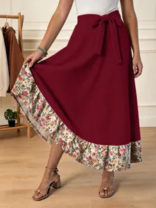Jupe midi décontractée pour femme d'été avec ourlet imprimé floral et élégant nœud à la taille.