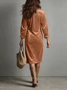 Vintage bruine fluwelen overhemdjurk met lange mouw, elegante midi casual damesjurk.