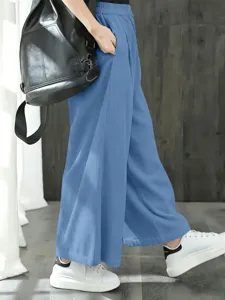 Vue détaillée du pantalon ample taille haute côtelé décontracté, montrant un beau tombé.