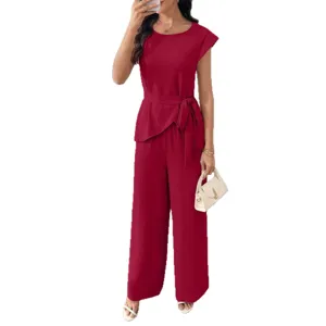 Elegantes Damen Weinrotes Rundhals Oberteil Mit Gürtel Und Weite Hose Zweiteiler Hauptansicht