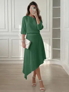Conjunto verde de dos piezas con top asimétrico y falda midi para mujer, estilo elegante.