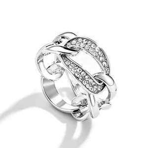 Anello fibbia per sciarpa con catena di strass argento, vista principale gioiello.