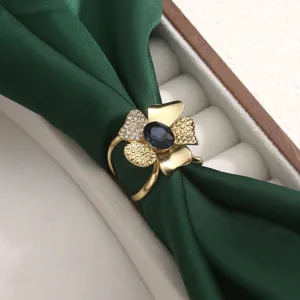 Vintage floreale seta sciarpa anello spilla elegante abbigliamento accessorio dettaglio