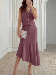 Détails de l'ensemble élégant sans manches gilet et jupe midi sirène en mauve.
