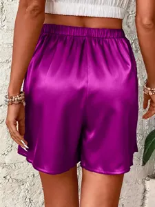 Shorts casuales de talle alto elástico de satén para mujer, tela sedosa, ajuste cómodo.