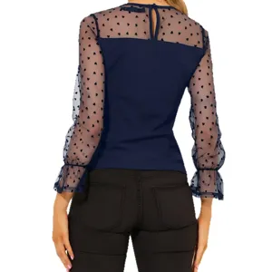 Top de mujer elegante de manga larga cuello redondo en tul transparente con lunares azul