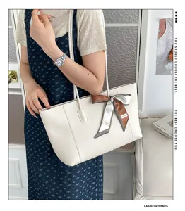 Borsa a tote minimalista in tinta unita da donna, grande capacita per uso quotidiano.