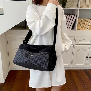 Gran bolso de hombro informal a cuadros para mujer, perfecto para viajes y uso diario.