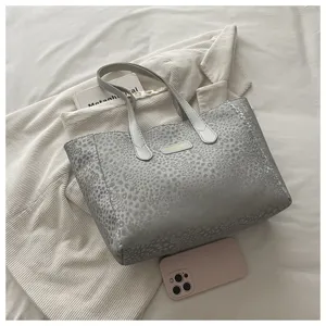 Sac cabas élégant imprimé léopard argenté grande capacité sac porté épaule pour femmes.
