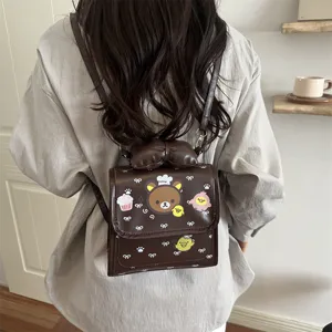 Kinderen cartoon beer strik rugzak detail, schattige bruine PU lederen peuter tas.