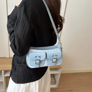 Sac a main epaule baguette retro bleu clair pour femmes, elegant sac vintage a double poche.