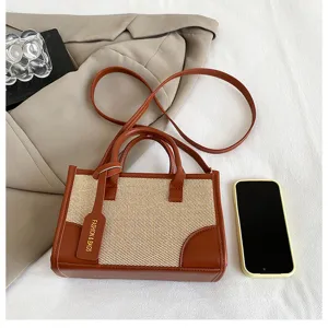 Elegante bolso de paja y cuero con asas y correa para el uso diario de las mujeres.