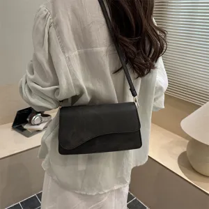 Zwarte stijlvolle dames schoudertas okseltas, modern minimalistisch chic ontwerp