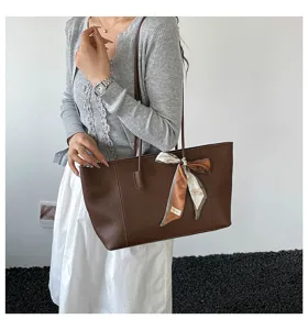 Borsa a tracolla marrone elegante da donna, grande capacità shopper pratica per ogni occasione.