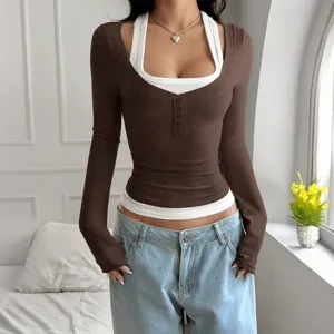 Top a manica lunga finto due pezzi stile Y2K da donna, t-shirt marrone aderente con bottoni.