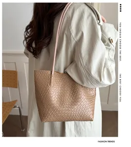 Detailed view of stylish woven shoulder bag in chic beige tone, elegant everyday accessory.