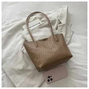 Brown woven shoulder bag for women, large capacity chic tote bag, casual minimalist handbag