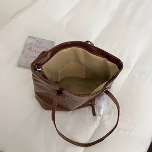 Grand sac cabas en cuir PU marron, sac à épaule élégant pour femme adapté au quotidien.