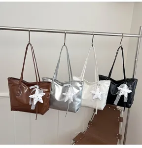Grand sac cabas épaule pour femme avec pendentif étoile, élégant sac fourre-tout quotidien.