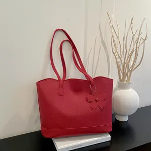Borsa Tote da Donna Minimalista in Pelle PU a Grana Litchi Grande Capacità Borsa a Tracolla Con Ciondolo a Fiore Moda Urbana