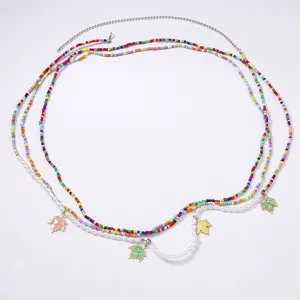 Catena da vita multicolore a più strati con ciondoli a foglia d'acero per le donne in estate.
