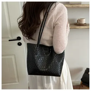 Black woven shoulder bag for women, large capacity stylish casual daily retro PU leather tote purse.
