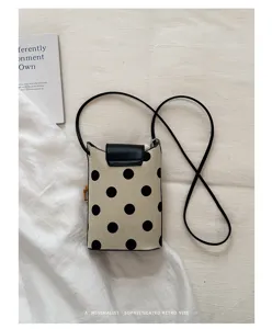 Minimalistische schwarz-weiße gepunktete Umhängetasche, schicke Handy-Mini-Tasche aus Segeltuch.