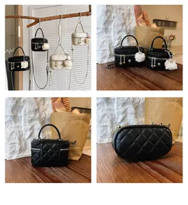 Sac bandoulière matelassé pour femme pochette chaîne vue de détail design élégant.