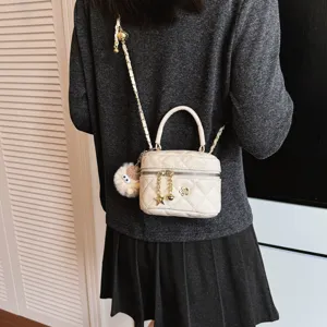 Sac bandoulière matelassé chic avec poignée et chaîne pour femmes style tendance mode