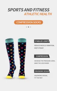 Calze sportive a compressione per corsa, fitness e salute atletica con supporto ergonomico.