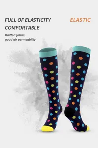 Calze a compressione con pois colorati, tessuto in maglia elastico e design traspirante.