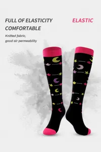 Kompressionsstrümpfe für Sport und Laufen, atmungsaktives Strickmaterial mit Sternen und Mond.