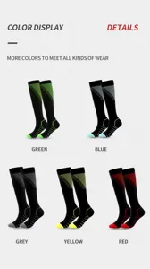 Calze sportive a compressione unisex con design a strisce V in cinque vivaci colori.