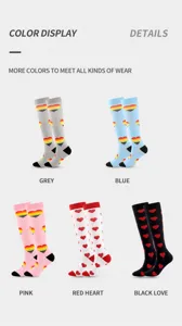 Calcetines de compresión con diseños de corazones y arco iris, ideales para ciclismo y deportes.