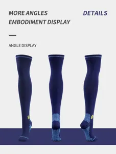 Vista dettagliata delle calze a compressione sportiva con design e impugnatura antiscivolo.