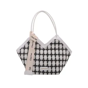 Zwarte witte tweed shopper tas voor dames, grote schoudertas voor werkstijl elegant.