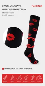 Kompressionssportstrümpfe mit rotem Lippenmuster, elastische Beinstulpen für Laufen und Fitness.