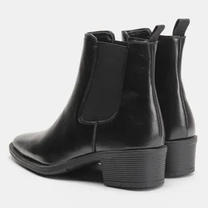 Rückansicht schwarzer Chelsea-Boots aus Leder mit Blockabsatz und elastischem Seitenteil.