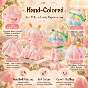 Détail en gros plan de figurines de filles mignonnes peintes à la main avec fleurs