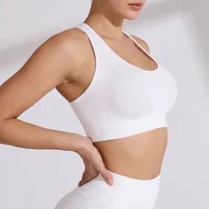 High-impact white ribbed sports bra and leggings set for yoga and fitness training.