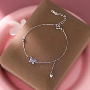 Eleganz s999 Sterlingsilber Armband mit feinem blauem Schmetterlingsanhänger Detail