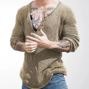 Detailansicht der Strickstruktur eines Vintage V-Ausschnitt Herrenpullovers in Khaki
