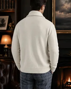 Vue arrière d'un cardigan en maille crème avec ourlet côtelé et détails de texture