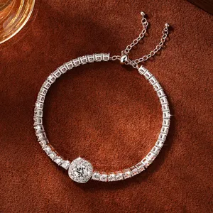 Nahaufnahme eines funkelnden 1ct Moissanit-Tennisarmbandes mit verstellbarem Zug
