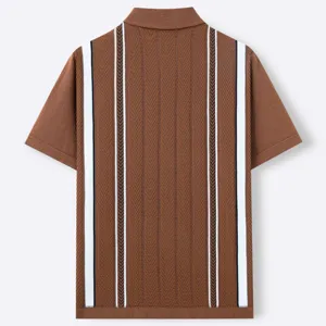 Vue arrière détaillée d'un polo en maille marron pour homme avec des rayures verticales