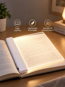 Ultraflache tragbare LED-Leselampe auf offenem Buch mit warmem, augenschonendem Licht