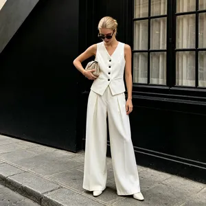 Elegante conjunto de dos piezas con chaleco blanco de cuello en V y pantalón ancho