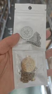 Colliers avec pendentif sceau des sept archanges en acier dans un emballage individuel