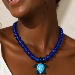 Collier de perles tortue de mer bleue avec pendentif en verre pour un style plage d'été