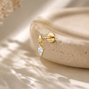 Detailed view of S925 gold-plated cartilage earring with sparkling diamond pendant